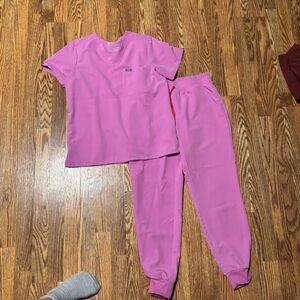 Figs scrub Set in Vibrant purple